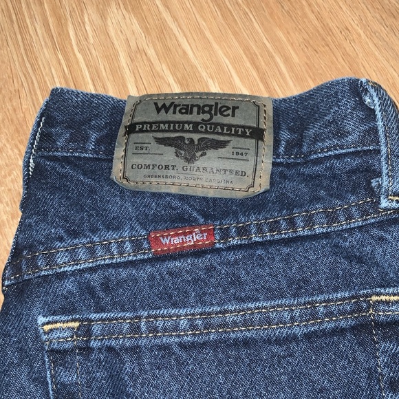 Straight Cut Wrangler Jeans - Picture 2 of 3